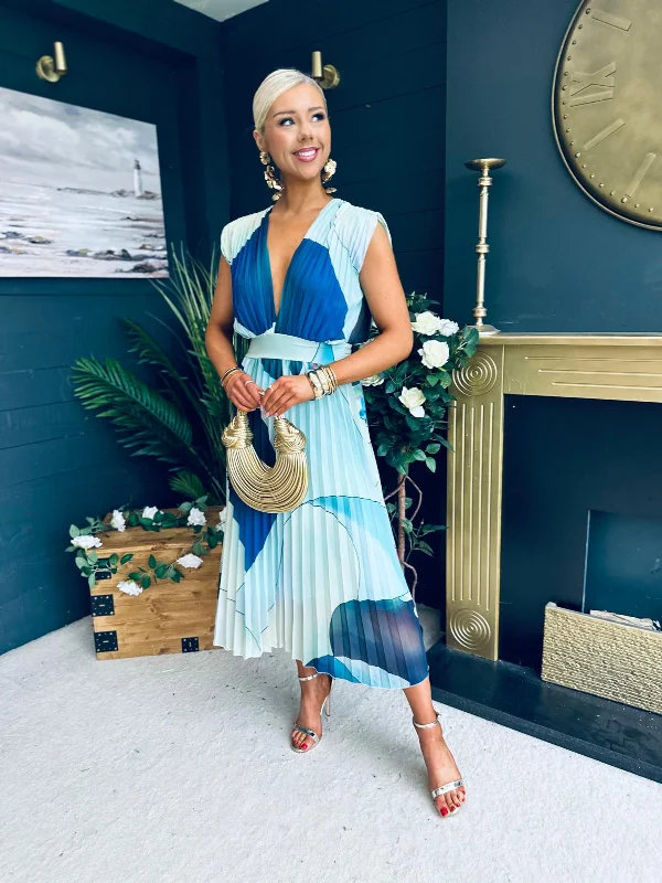 Midi dresses with sheer panels for a touch of allure Croia Plunge Neck Midi Dress Mint Midi dresses with sheer panels for a touch of allure Croia Plunge Neck Midi Dress Mint