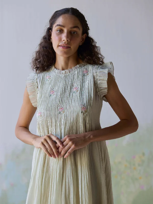 Midi dresses with denim fabric for a casual yet stylish day out Flutter Fields Midi Dress Midi dresses with denim fabric for a casual yet stylish day out Flutter Fields Midi Dress