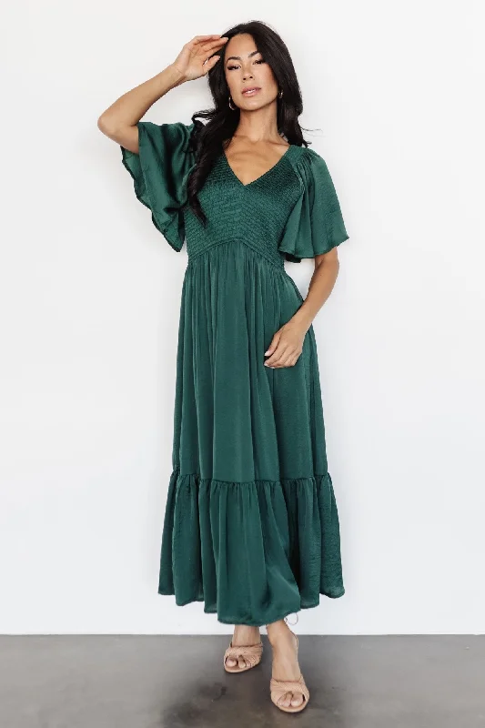 Midi dresses with ruffled sleeves for a more feminine and voluminous look Lovell Smocked Midi Dress | Emerald Midi dresses with ruffled sleeves for a more feminine and voluminous look Lovell Smocked Midi Dress | Emerald
