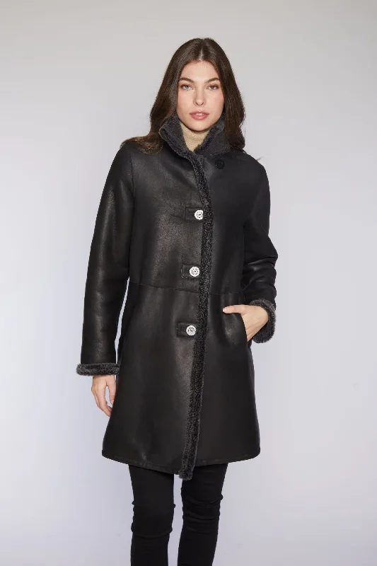Oversized women's wool coats in a monochromatic look for a trendy outfit#527 Reversible shearling coat Oversized women's wool coats in a monochromatic look for a trendy outfit#527 Reversible shearling coat