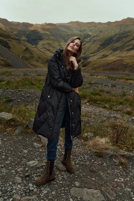 Mid - length women's down coats in a slim fit for a modern and sleek appearanceMMZola Down Jacket