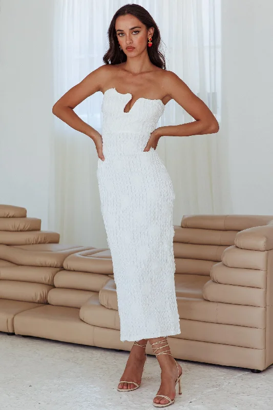 Sleeveless Women Dress in Bright Colors for Summer PartiesHorizon Strapless Textured Floral Midi Dress White Sleeveless Women Dress in Bright Colors for Summer PartiesHorizon Strapless Textured Floral Midi Dress White