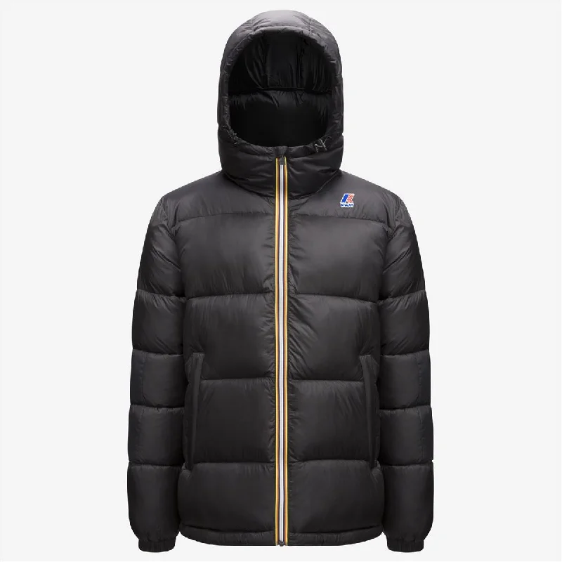 Women's cropped down jackets in bold colors for a sporty and fashionable winter outfitClaude Heavy Warm - Unisex Jackets in Black Pure Women's cropped down jackets in bold colors for a sporty and fashionable winter outfitClaude Heavy Warm - Unisex Jackets in Black Pure