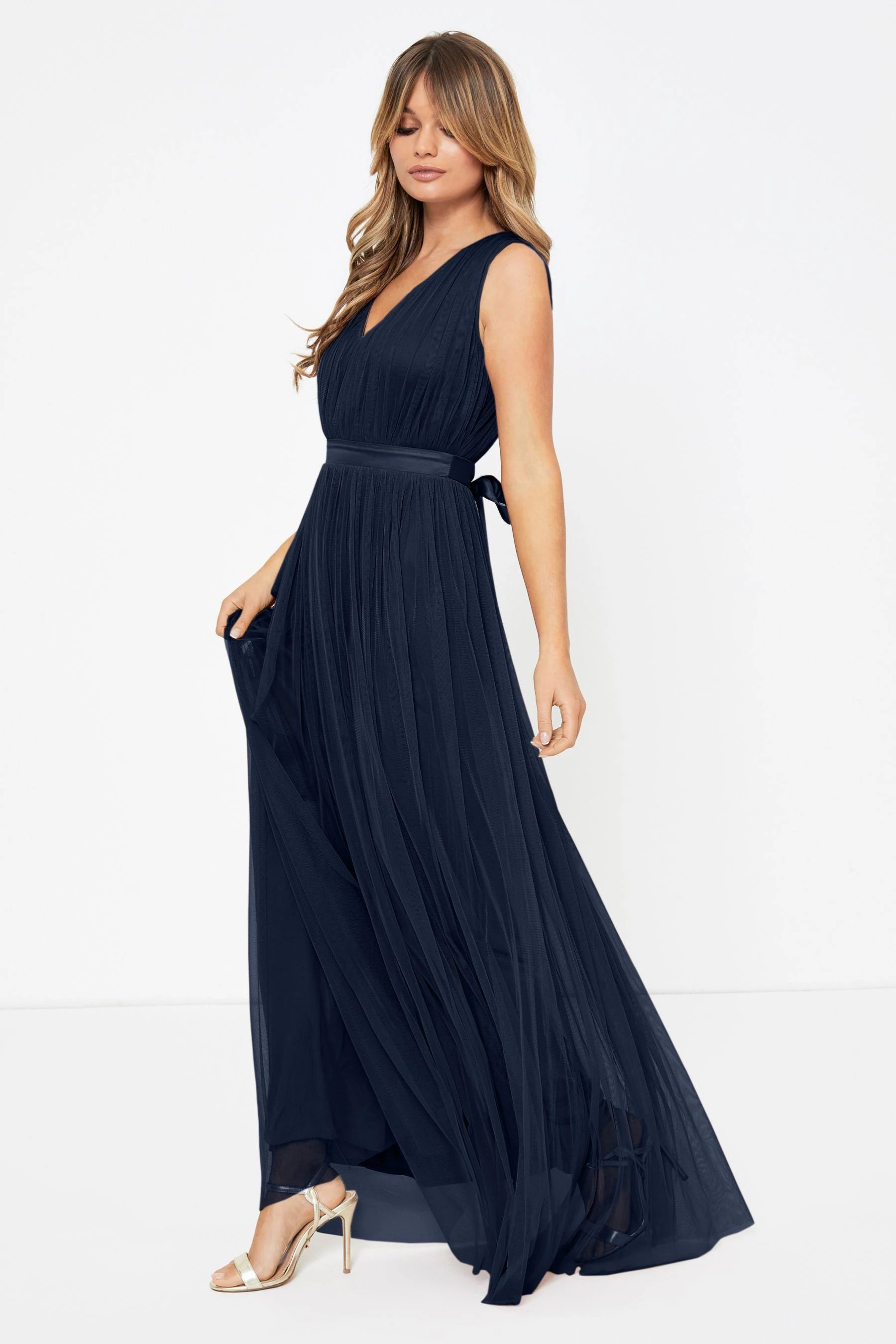 Sleeveless Women Dress in Bright Colors for Summer PartiesNavy Tulle Maxi Dress