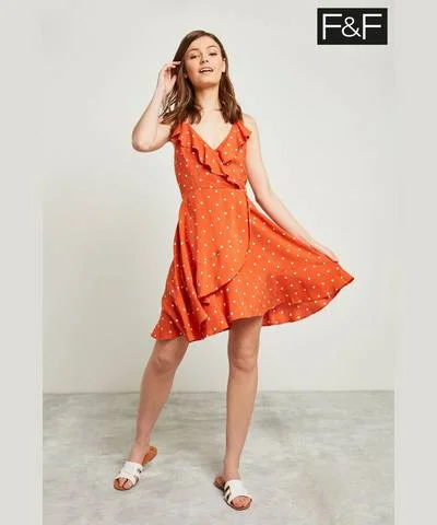 Ball Gown Women Dress with a Full Skirt for a Princess - like LookPolka Dot Ruffle Beach Dress Ball Gown Women Dress with a Full Skirt for a Princess - like LookPolka Dot Ruffle Beach Dress