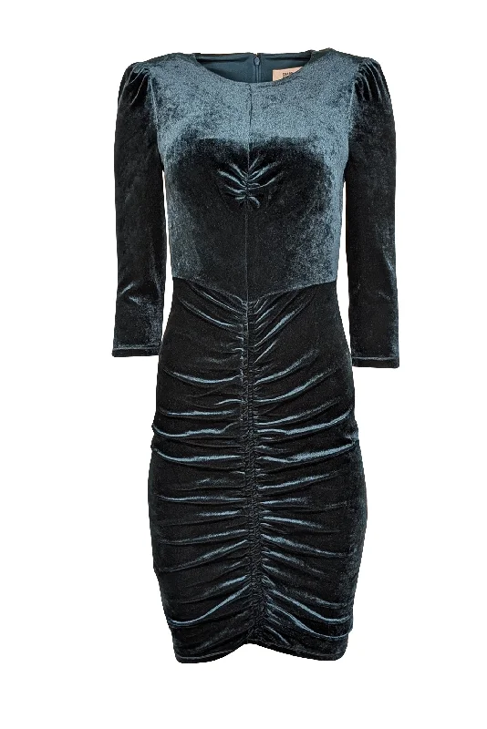 Halter Neck Women Dress to Show Off the Shoulders and Neckline Halter Neck Women Dress to Show Off the Shoulders and Neckline Diane von Furstenberg - Green Velvet Ruched Long Sleeve Midi Dress Sz 2 Halter Neck Women Dress to Show Off the Shoulders and Neckline Halter Neck Women Dress to Show Off the Shoulders and Neckline Diane von Furstenberg - Green Velvet Ruched Long Sleeve Midi Dress Sz 2