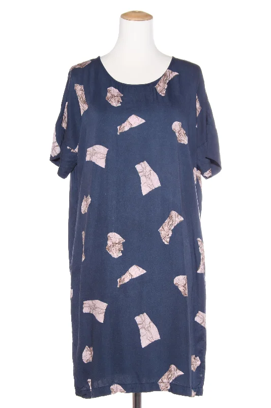 Halter Neck Women Dress to Show Off the Shoulders and Neckline Halter Neck Women Dress to Show Off the Shoulders and Neckline ELK - Navy print dress! 12 Halter Neck Women Dress to Show Off the Shoulders and Neckline Halter Neck Women Dress to Show Off the Shoulders and Neckline ELK - Navy print dress! 12