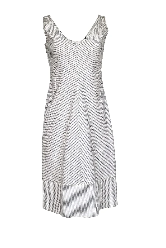 Empire Waist Women Dress to Accentuate the Bust and Conceal the Waist Empire Waist Women Dress to Accentuate the Bust and Conceal the Waist Piazza Sempione - White w/ Black Stripes Sleeveless Midi Dress Sz 8 Empire Waist Women Dress to Accentuate the Bust and Conceal the Waist Empire Waist Women Dress to Accentuate the Bust and Conceal the Waist Piazza Sempione - White w/ Black Stripes Sleeveless Midi Dress Sz 8