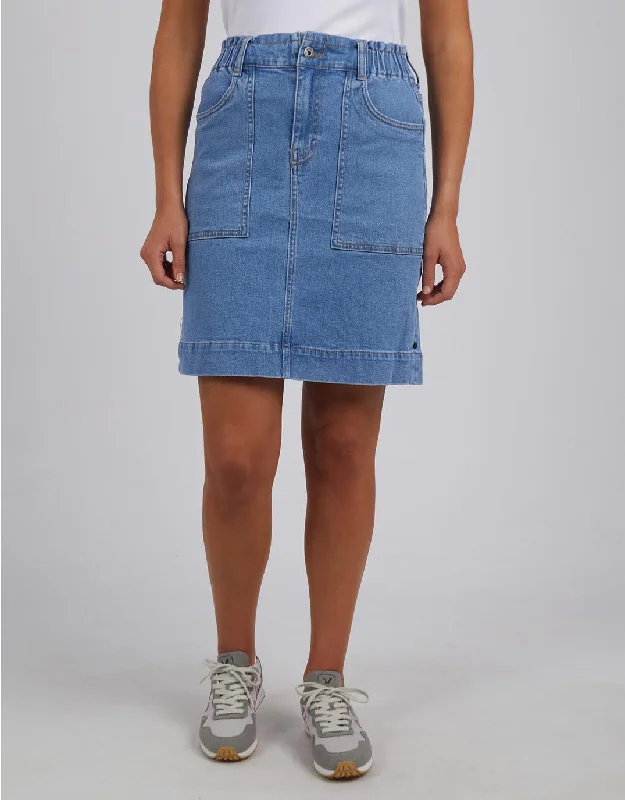 Mom jeans for a nostalgic and casual lookAtlas Denim Skirt - Blue