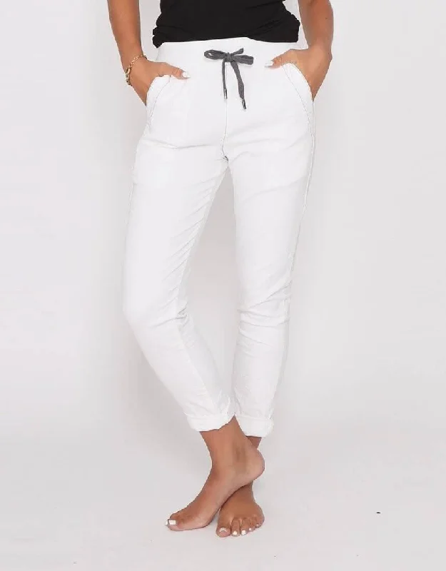 Wide - leg women jeans for a modern and relaxed vibeSoho Jogger - White