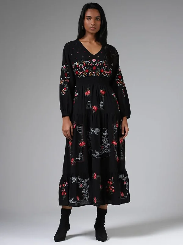 Women's pleated office pants Dark - wash women jeans for a sophisticated and slimming effect LOV Black Floral Embroidered Tiered Dress Women's pleated office pants Dark - wash women jeans for a sophisticated and slimming effect LOV Black Floral Embroidered Tiered Dress