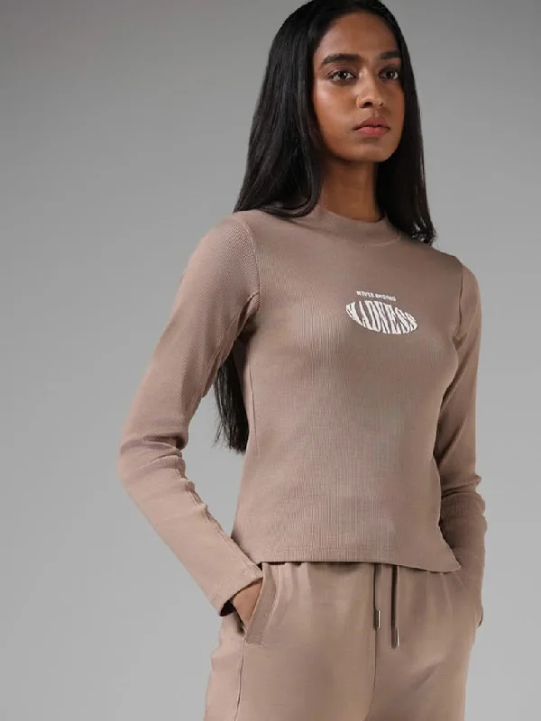 Women's pants for job interviews Skinny women jeans with a form - fitting design Studiofit Beige Typographic Printed Cotton Blend Ribbed T-Shirt Women's pants for job interviews Skinny women jeans with a form - fitting design Studiofit Beige Typographic Printed Cotton Blend Ribbed T-Shirt