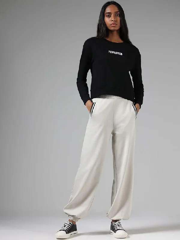 Women's cargo hiking pants Embroidered women jeans with intricate patterns Studiofit Solid Grey Relaxed-Fit Mid-Rise Joggers Women's cargo hiking pants Embroidered women jeans with intricate patterns Studiofit Solid Grey Relaxed-Fit Mid-Rise Joggers