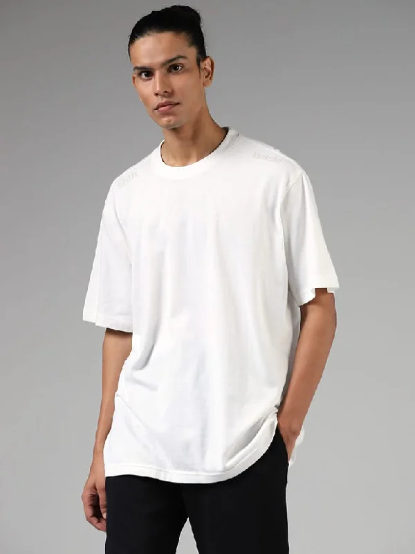 Women's pants for outdoor adventures Dark - wash women jeans for a sophisticated and slimming effect Studiofit White Cotton Relaxed-Fit T-Shirt Women's pants for outdoor adventures Dark - wash women jeans for a sophisticated and slimming effect Studiofit White Cotton Relaxed-Fit T-Shirt