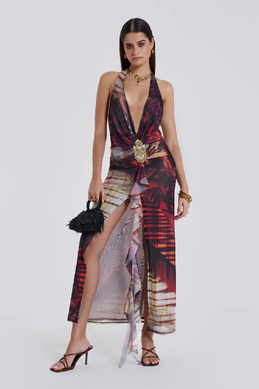 Maxi dresses with a gathered skirt for a voluminous and dramatic effectCindy Plunge Maxi Dress In Red Maxi dresses with a gathered skirt for a voluminous and dramatic effectCindy Plunge Maxi Dress In Red