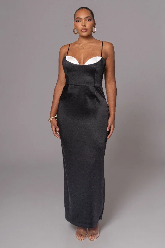 Maxi dresses with cold - shoulder cutouts for a trendy lookBlack Moment In Time Maxi Dress Maxi dresses with cold - shoulder cutouts for a trendy lookBlack Moment In Time Maxi Dress