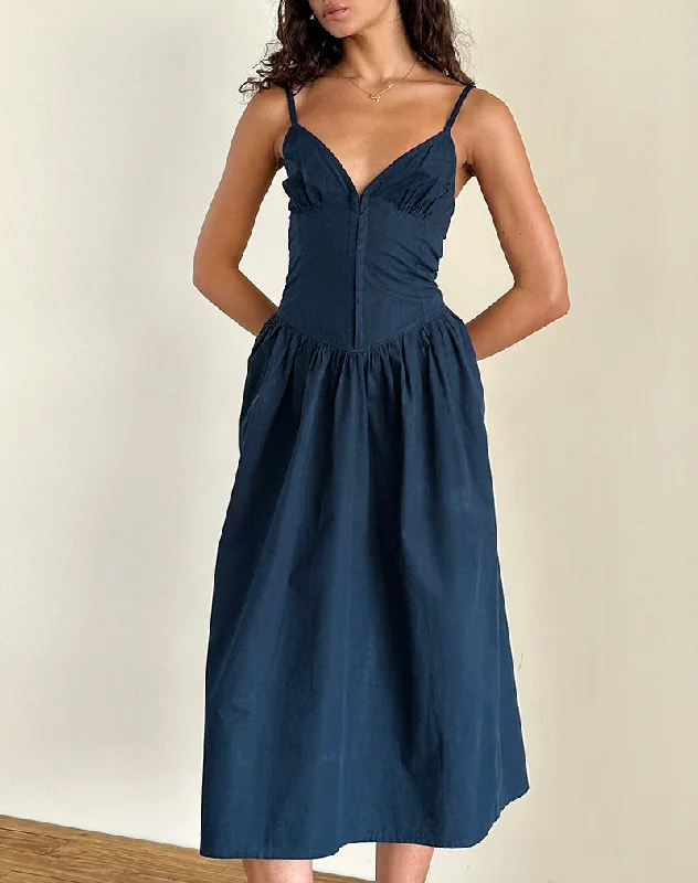 Maxi dresses with a cinched waist for a defined silhouetteKrista Maxi Dress in Poplin Navy Maxi dresses with a cinched waist for a defined silhouetteKrista Maxi Dress in Poplin Navy