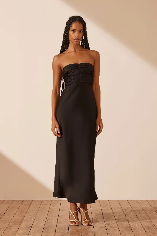 Cotton maxi dresses for a comfortable and everyday - wear optionLUXE STRAPLESS RUCHED BODICE MIDI DRESS - ONYX Cotton maxi dresses for a comfortable and everyday - wear optionLUXE STRAPLESS RUCHED BODICE MIDI DRESS - ONYX