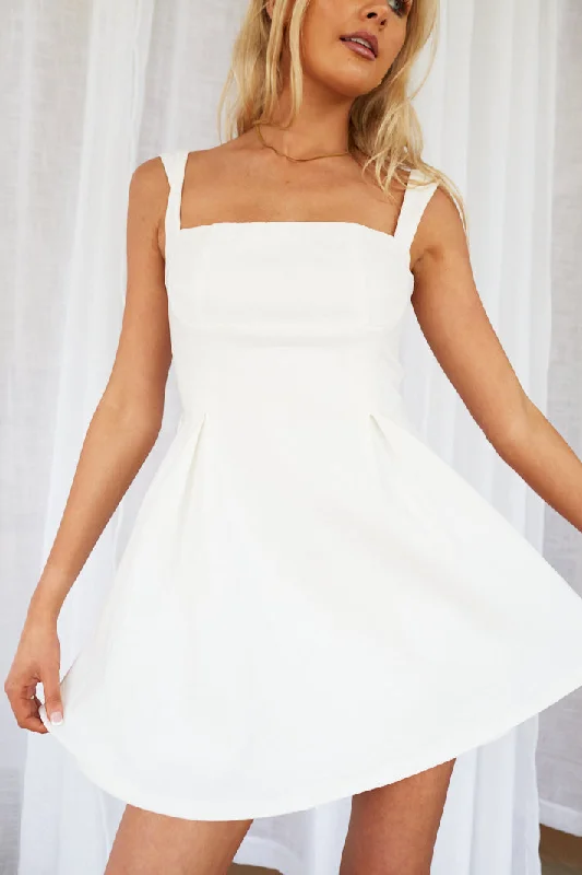 Mini dresses with keyhole necklinesCHERYLYN TIED BACK MINI DRESS - White