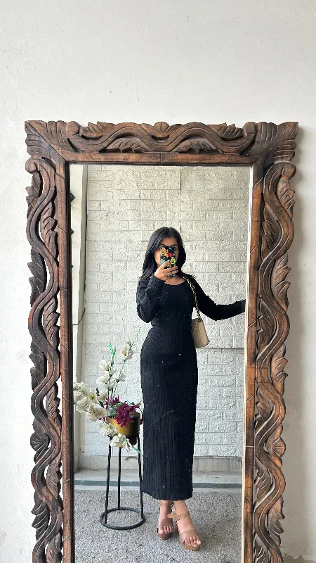 Bodycon dress with a floral print for a feminine touch​Black beauty 34-35 bust/l:46