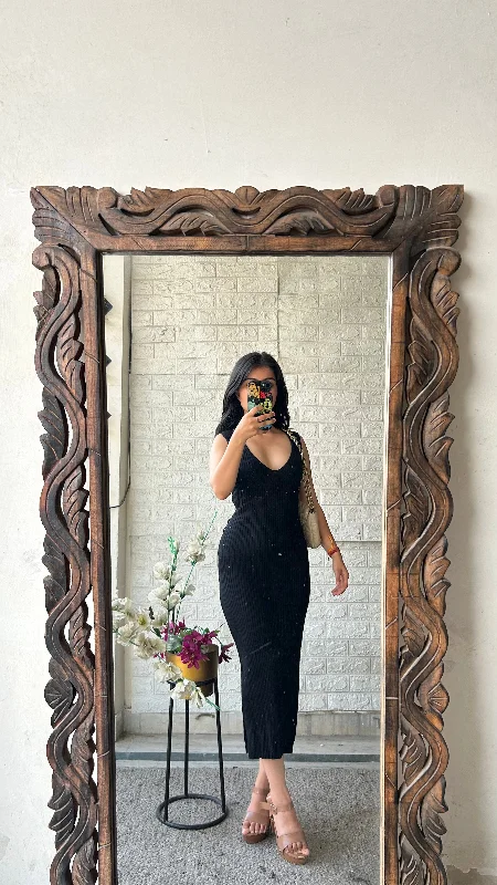 Bodycon dress with a ruched design for added texture​Black beauty 34-36 bust/l:42