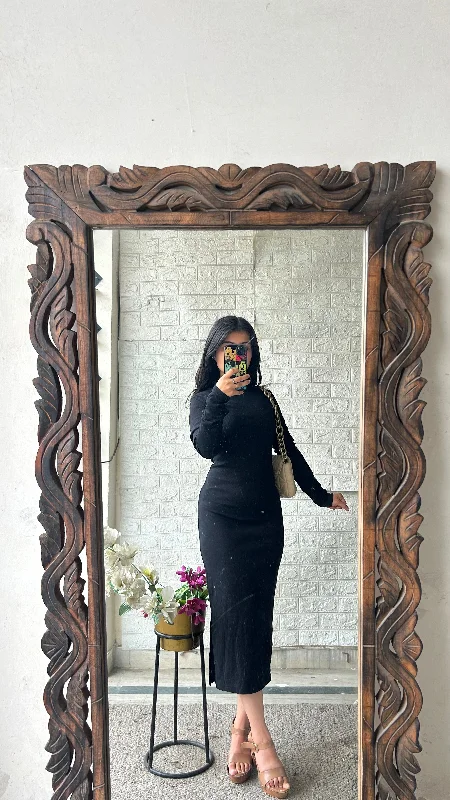 Bodycon dress made of satin for a luxurious feel​Black beauty 36 bust/l:44