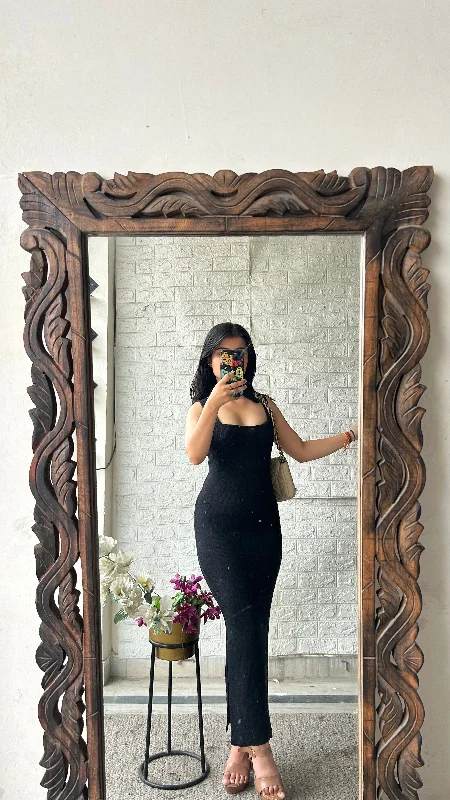 Bodycon dress with a ruched design for added texture​Classy black 30-34 bust/l:46