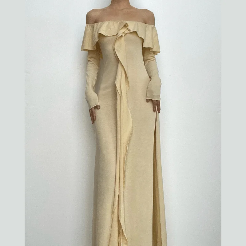 Cocktail dresses with an abstract print and a high - low hemlineBerryBetty - Ruffle off shoulder long sleeve backless solid maxi dress Cocktail dresses with an abstract print and a high - low hemlineBerryBetty - Ruffle off shoulder long sleeve backless solid maxi dress