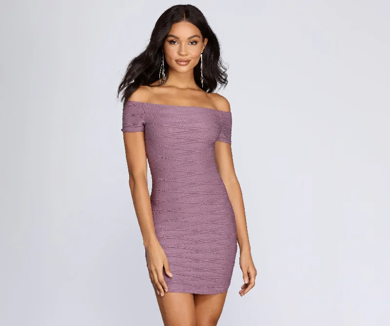 Sleeveless cocktail dresses in a silk - blend fabric for a luxurious feelTotally Textured Off Shoulder Dress Sleeveless cocktail dresses in a silk - blend fabric for a luxurious feelTotally Textured Off Shoulder Dress