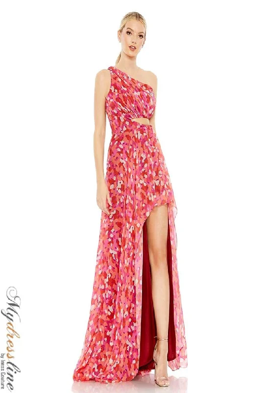 Long - sleeved formal dresses in velvet for a winter formal eventMac Duggal 9160